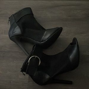 Black mesh heel boots 🖤💟